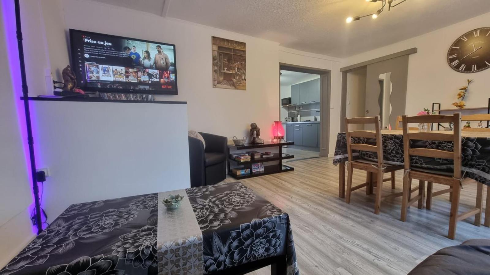 Appartement Rethel - Netflix - Marc & Cecile Esterno foto